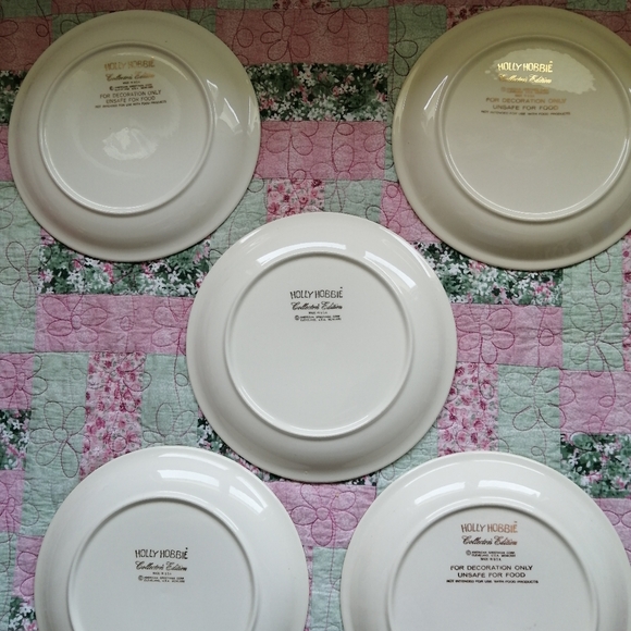 Vintage Decorative Plates Set - Picture 2 of 3